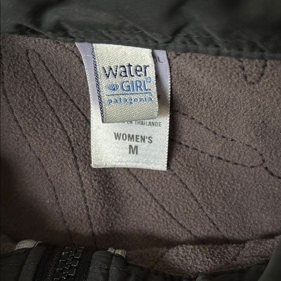 Patagonia Women’s Black Quilted Jacket. Water girl by Patagonia. - Picture 3 of 12